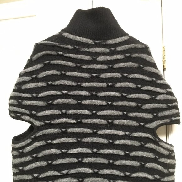 3D tactile wool cape, ONE SIZE - Picture 6 of 7